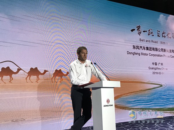 掌舵東風(fēng)號(hào)的夏爾船長(zhǎng)