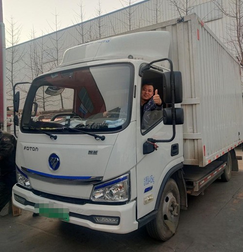 成都王師傅開著智藍輕卡奔向幸福