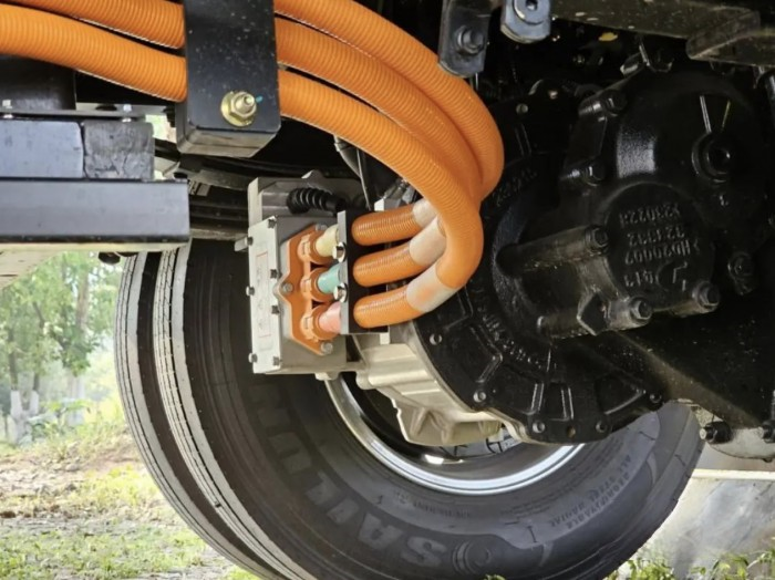 長續航、更安全，藍擎·悅EH Pro再樹高端電動輕卡新標桿