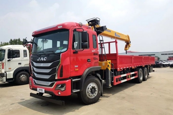 江淮格爾發(fā)6×4隨車吊,憑借卓越的設(shè)計(jì)和極強(qiáng)的承載力,在多種復(fù)合場(chǎng)景中都交出了優(yōu)異的答卷,獲得了一眾卡友的青睞。